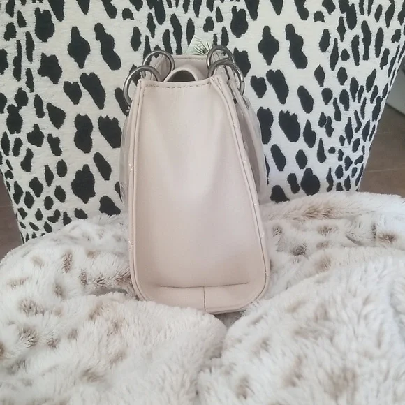 Badgley Mischka Quilted Handbag/Crossbody ♥️HOST PICK♥️ 10/19/23 NWT 8"x6.5"x4" - Picture 3 of 12